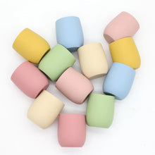 Charger l'image dans la galerie, Petit gobelet en silicone pour bébé