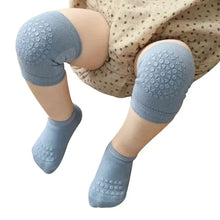 Charger l'image dans la galerie, Set chaussettes et genouillères pour bébé
