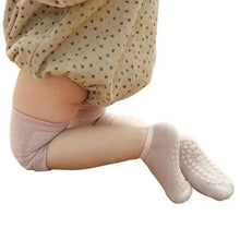 Charger l'image dans la galerie, Set chaussettes et genouillères pour bébé