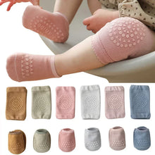Charger l&#39;image dans la galerie, Set chaussettes et genouillères pour bébé
