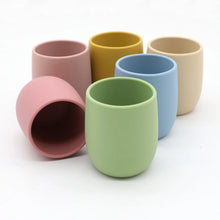 Charger l&#39;image dans la galerie, Petit gobelet en silicone pour bébé
