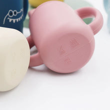 Charger l&#39;image dans la galerie, Gobelet pour bébé en silicone
