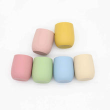 Charger l'image dans la galerie, Petit gobelet en silicone pour bébé
