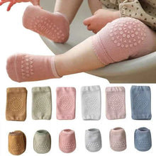 Charger l'image dans la galerie, Set chaussettes et genouillères pour bébé
